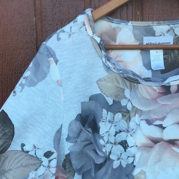 Beautiful Alfred Dunner Floral Top - Picture 6 of 15